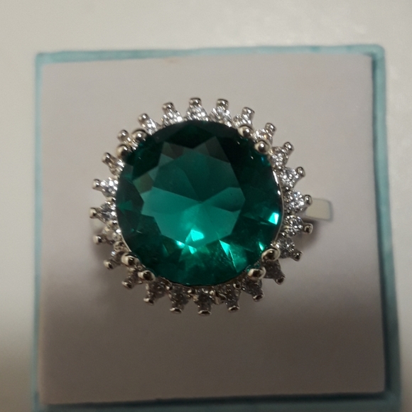 Sterling silver green sapphire ring size 9 and 3/4 - Picture 1 of 5